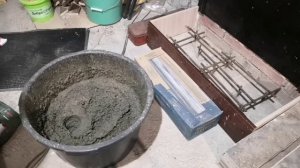 Замес раствора. Заливка опалубки ступени.