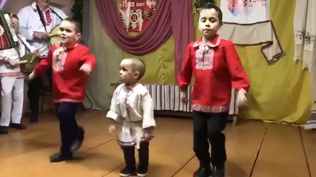 Дети дают огня! Вирусный марийский перепляс - огонь! смотреть онлайн