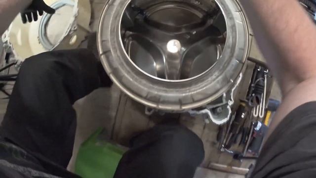 Ремонт бака пралки Bosch після помилки майстра. Ремонт бака стиральной Bosch после ошибки мастера. смотреть онлайн