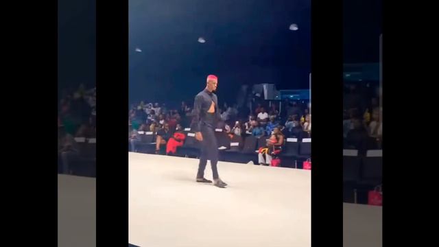 Groovy & Dotun walk the runway. My throat has started. #bbnaija2022 #bbnaija #groophy #dotun смотреть онлайн