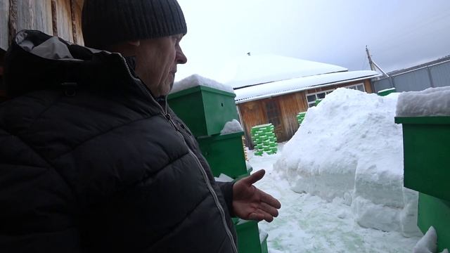 КАК ПОКРАСИТЬ УЛЕЙ И МАГАЗИННУЮ НАДСТАВКУ ЗИМОЙ, ЧЕМ ПОКРАСИТЬ, ОТВЕТЫ НА КОММЕНТАРИИ смотреть онлайн