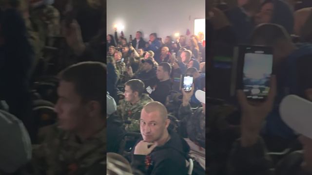 SHAMAN приехал в госпиталь поздравить бойцов и врачей с Днём Победы смотреть онлайн