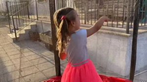 Five little monkeys! Пять обезьянок скачет на тахте. Анна Хайрия прыгает на батуте