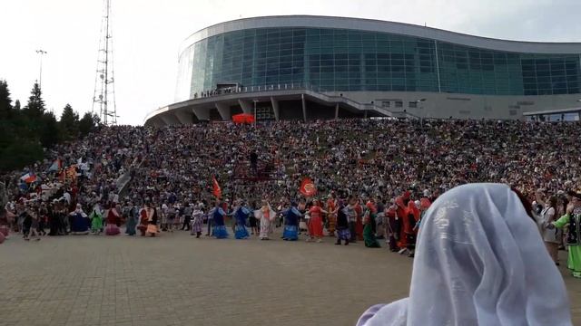 Хоровод на Ватане. Праздник национального костюма. Уфа. День Города. День России. Сердце Евразии. смотреть онлайн