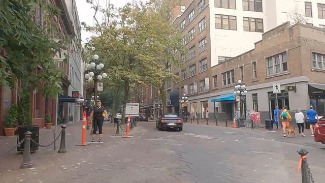 JS Bach's Goldberg Variation #27 - Gastown to Richards Street in Vancouver BC Canada смотреть онлайн