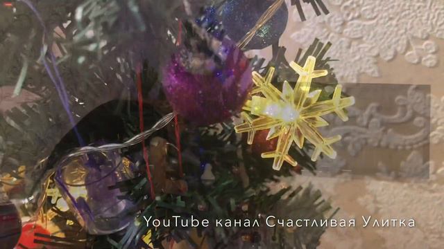 Предновогодняя суета // Наряжаю елку // Чихуахуа // Новогоднее настроение // С наступающим смотреть онлайн