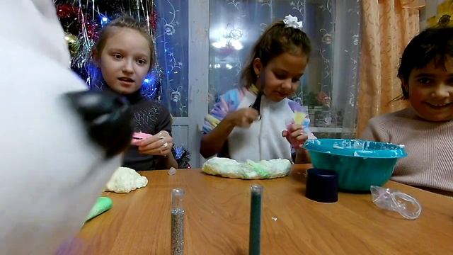 Слайм, делаем еще один слайм, с подругами Сашей и Машей и с новым другом Рокки смотреть онлайн