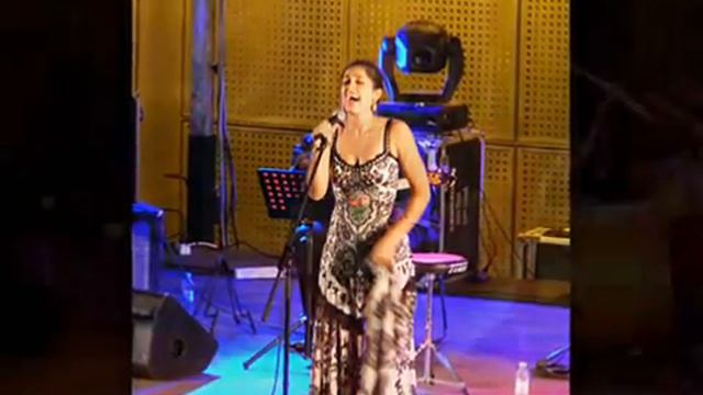 'Be'enaim tsohakot' Mor Karbasi смотреть онлайн