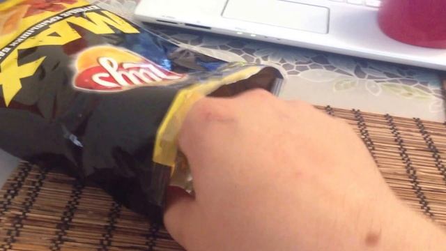 Lays MAX Сыр+ Куриные крылышки смотреть онлайн