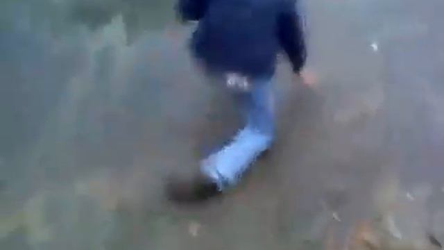 Денчик слазиет