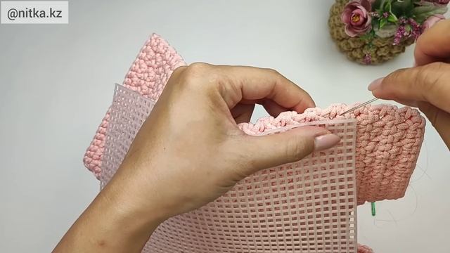 Милая сумочка с легким и красивым узором Пластиковая канва внутри Видео мастер-класс Вязание крючком смотреть онлайн