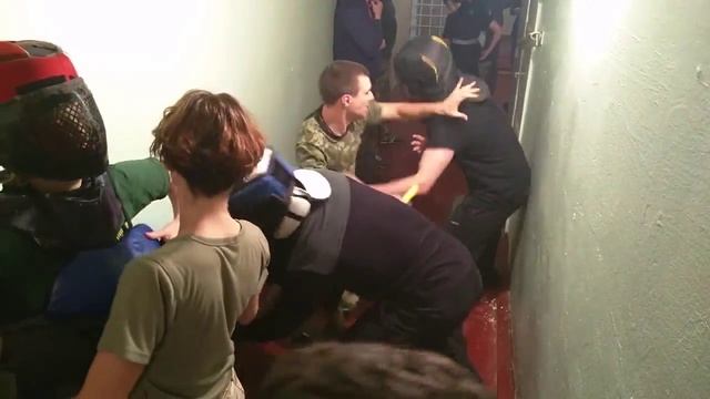 Бой в ограниченном пространстве\CQB - wrestle for drow pistol from the holster смотреть онлайн