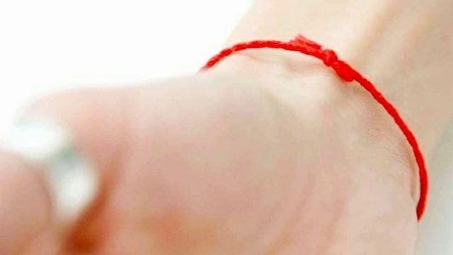 Как правильно завязать красную нить на запястье,чтобы стать успешным и счастливым!Защита от зависти смотреть онлайн