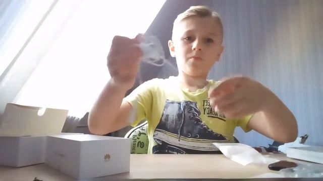 Распаковка HUAWEI P20 Lite