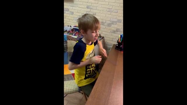 Маленький Хью Джекман. Когти Росомахи своими руками! смотреть онлайн