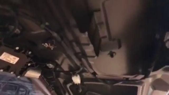 Hyundai ix35, решили заглянуть под обшивки и проверить, сколько же шумоизоляции у этого авто смотреть онлайн