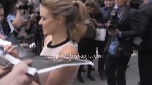 Erin Richards - Signing Autographs at the "Gotham" Series Premiere in NYC смотреть онлайн
