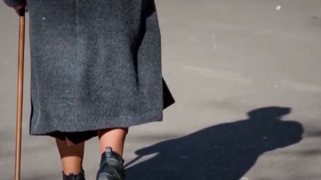 Когда она пришла в банк, чтобы взять кредит на похороны - ей грубо отказали. Не смирившись с этим.. смотреть онлайн