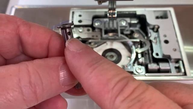 Where to oil your modern sewing machine? Should you? смотреть онлайн