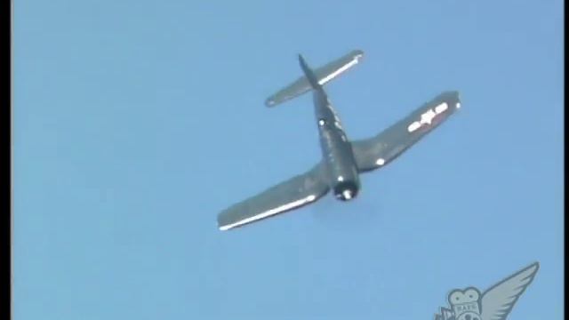 WW2: Corsair fighter screams in at low level смотреть онлайн