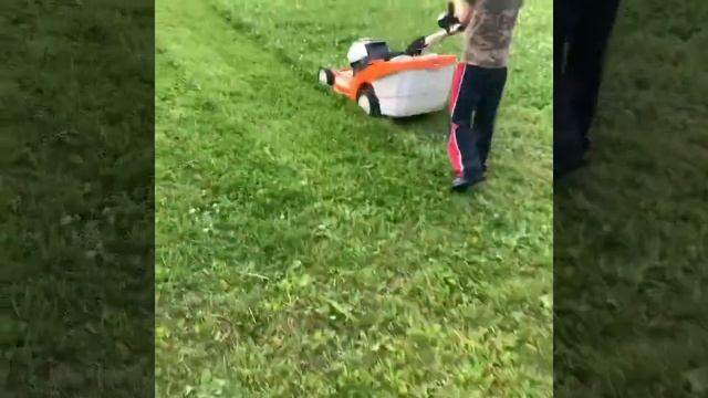 Аккумуляторная газонокосилка STIHL смотреть онлайн