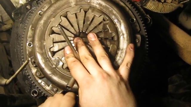 Снятие сцепления VALEO на ВАЗ 2111 1,5 8 кл после 90 тысяч пробега + дефектовка. смотреть онлайн