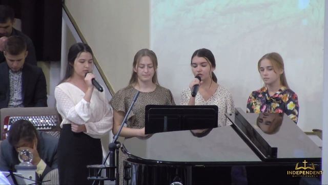 ЗОЛОТАЯ ОСЕЕНЬ, КАК КРАСИВО... (О себе напоминает осень) смотреть онлайн