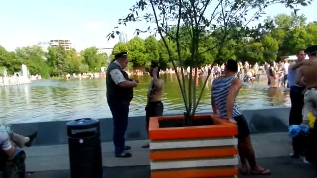 Парк Горького День ВМФ Фонтан 2 смотреть онлайн