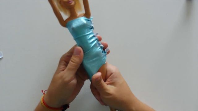 How to make clothes without sewing for Barbie. With Elastic Fabric. Very easy! смотреть онлайн
