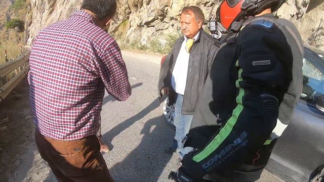 BMW 310GS CRASHED | ROAD RAGE IN HIMACHAL | BREAK LEVER BROKEN #ROADRAGE w/ @GlobalInteractiveVlog смотреть онлайн