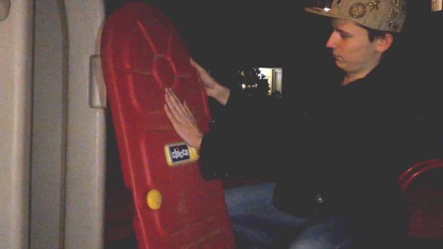 КАК СЪЕХАТЬ ОТ РОДИТЕЛЕЙ смотреть онлайн