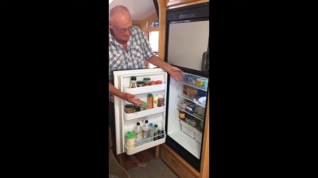 Caravan Refrigerator Review, Dometic RPD190 CoolMatic 190L Fridge смотреть онлайн