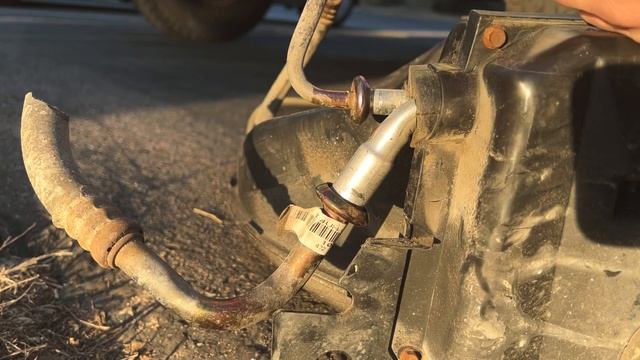 Quickly Disconnect Ford Air Conditioning (A/C) lines | How To смотреть онлайн