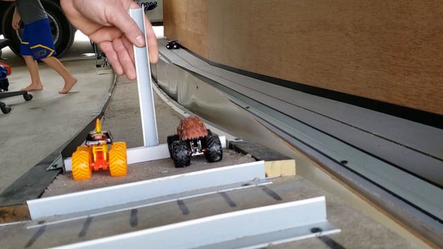 Awesome Father and Son Hot Wheels Dirt Race part2 Samsung s9, Gopro Hero 4 #kidsvideo #kids смотреть онлайн