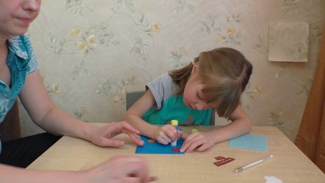 Открытка на день рождения маме своими руками. Аппликация из бумаги и пуговиц. смотреть онлайн