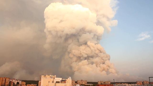 Горит лес в Тольятти. Гриб из дыма. смотреть онлайн