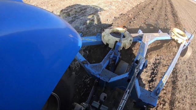 Пахота ПСКу-4 ___ New Holland T6090 смотреть онлайн