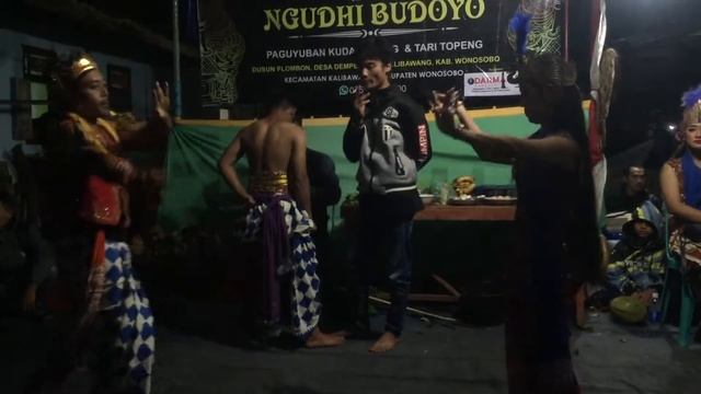 Traditional Middle Java dance смотреть онлайн