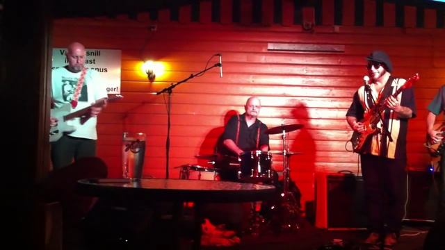 Vidar Busk med Espen Liland (git) Rune Endal (bass) Tom "Dysa" Stølan (drums) смотреть онлайн
