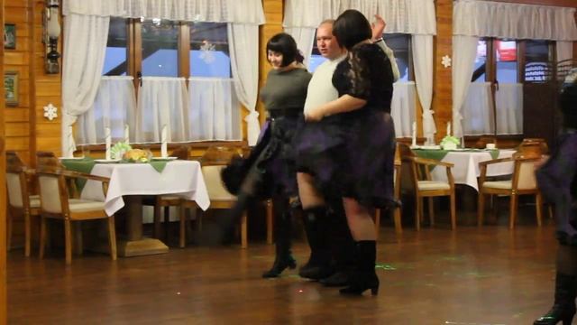 Девочки с Мальчиком жгут смотреть онлайн