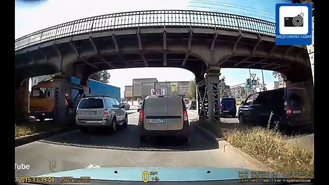 Немного не вписался