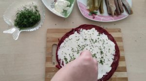 Свекольные блинчики с селёдкой