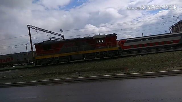 Встреча двухэтажного поезда #104 с поездом #049 смотреть онлайн