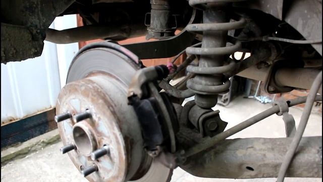 Toyota Caldina 2003 Тойота Калдина 2,0 Замена задних тормозных колодок