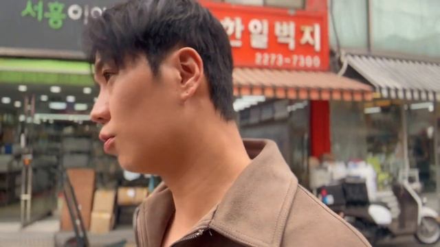 Exploring Seoul's Historic Markets: 방산시장(Bangsan Market) & 광장시장(Gwangjang Market) + Trying '육회'!" смотреть онлайн