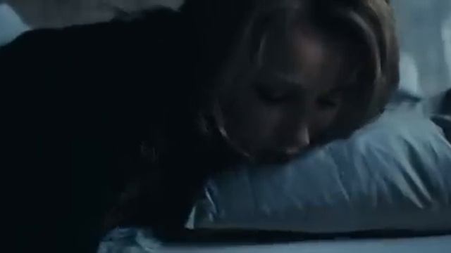 Анфиса Чехова с фляжкой SnowPeak