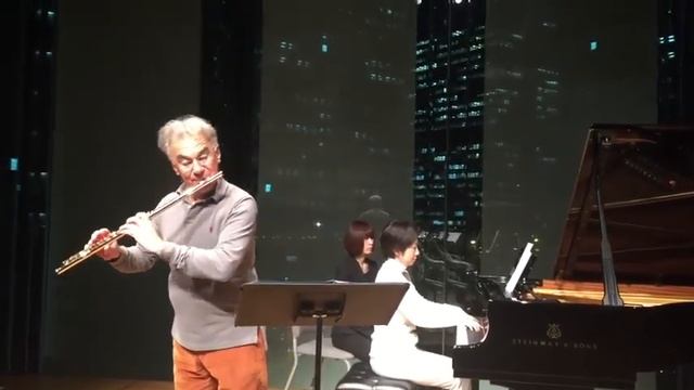 The warm sound of Adorjan's flute смотреть онлайн