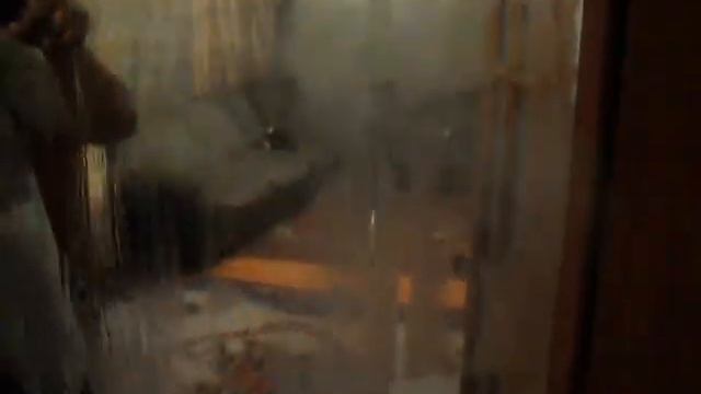 Паровая швабра H2O Mop X5 в действии удаляем скотч смотреть онлайн