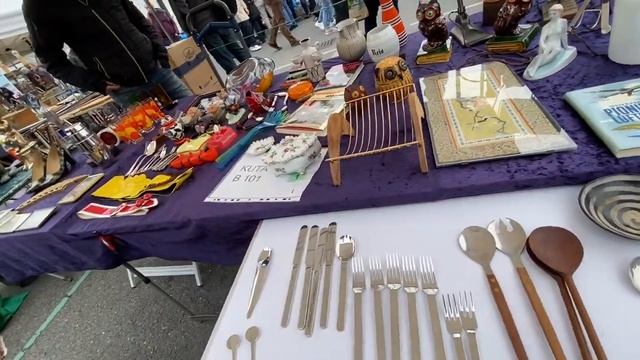 In Wien auf einem Flohmarkt. Kochbuch gekauft.В Вене на Барахолке . Купил книгу по кулинарии. смотреть онлайн