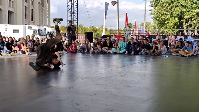 bboy Lazy SaM. Russian roulette. round 5. Moscow sports day 2023. Лужники. смотреть онлайн